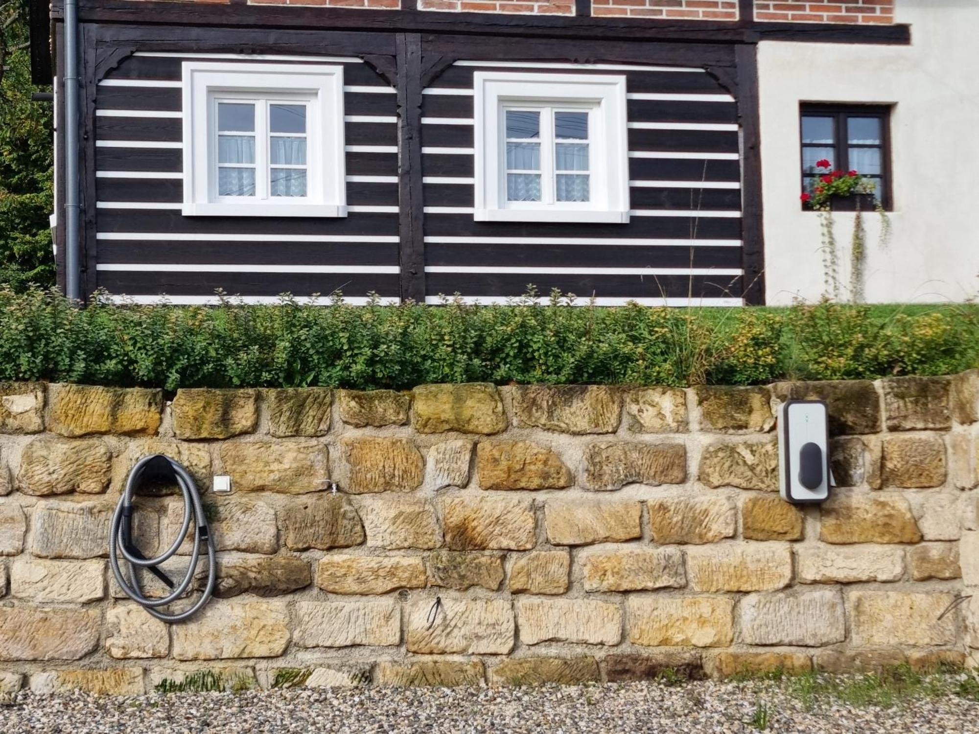 Luxusni Apartman S Krbem - Virivka S Vyhledem Na Luzicke Hory Na Podzim Zdarma Apartment Kunratice  Exterior photo